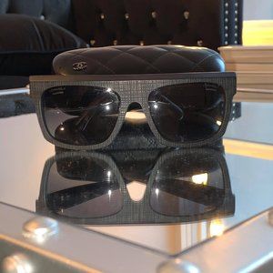 Black Chanel Sunglasses'